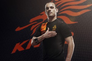 车迷文化：现场欢呼声与激情挥洒的场面，车迷频道