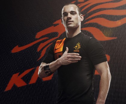 车迷文化：现场欢呼声与激情挥洒的场面，车迷频道