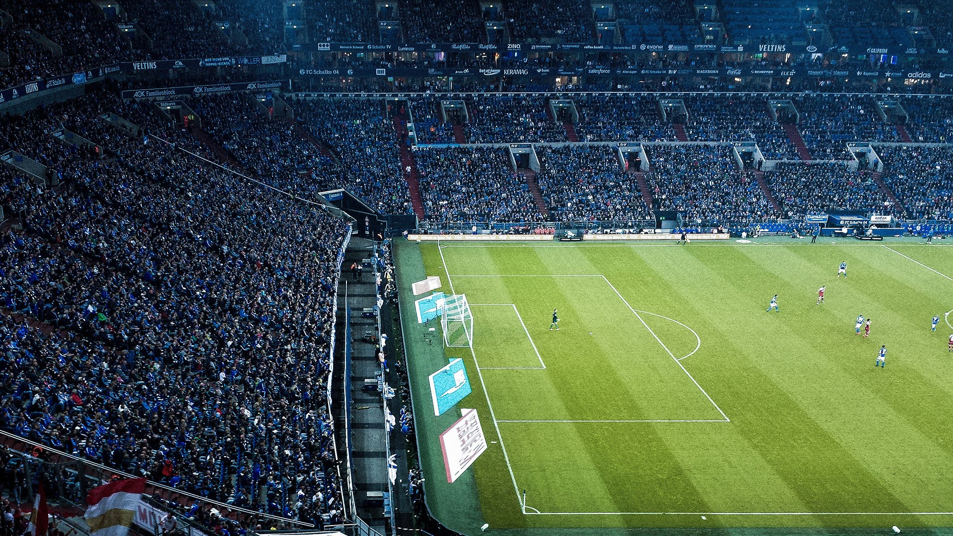 车队联合研发新型赛车技术,争夺赛场优势,赛车 车队